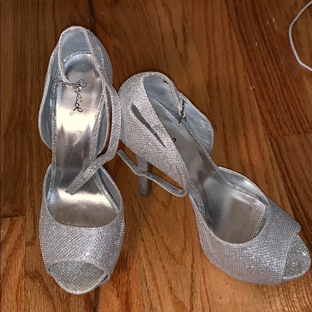 Metallic Platform Pumps